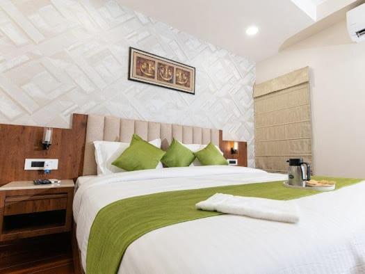 Hotel Emerald Inn Bhopal Exteriör bild