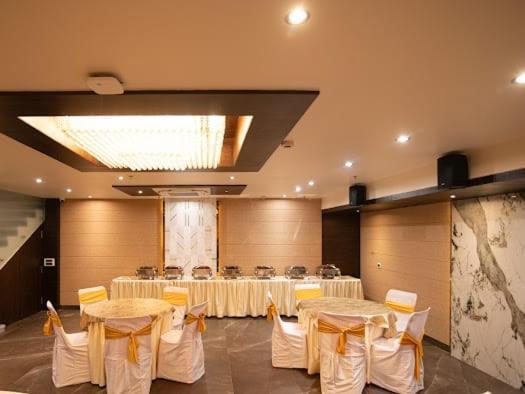 Hotel Emerald Inn Bhopal Exteriör bild